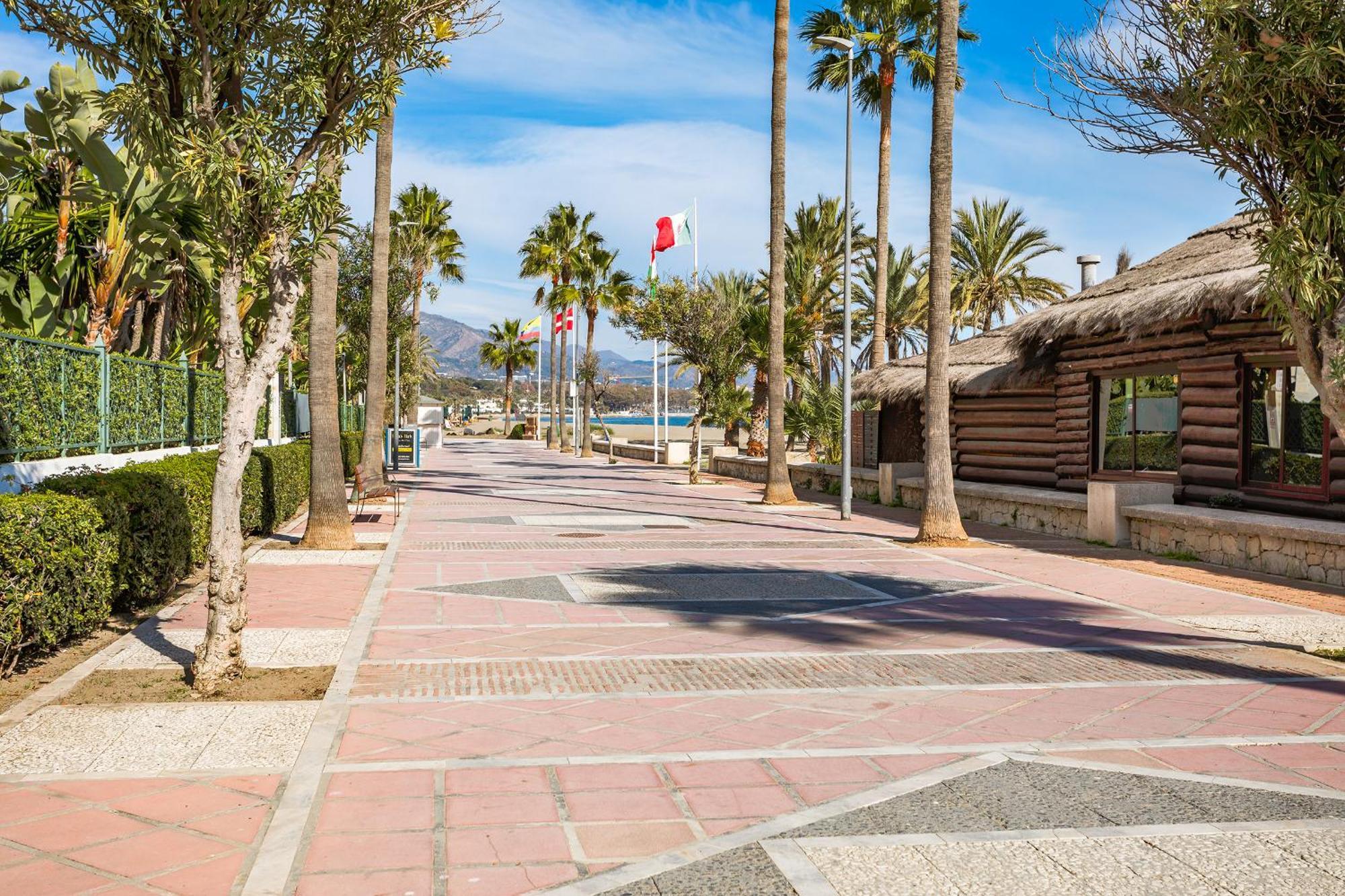 New Renovated Front Line Playa Rocio Puerto Banus *