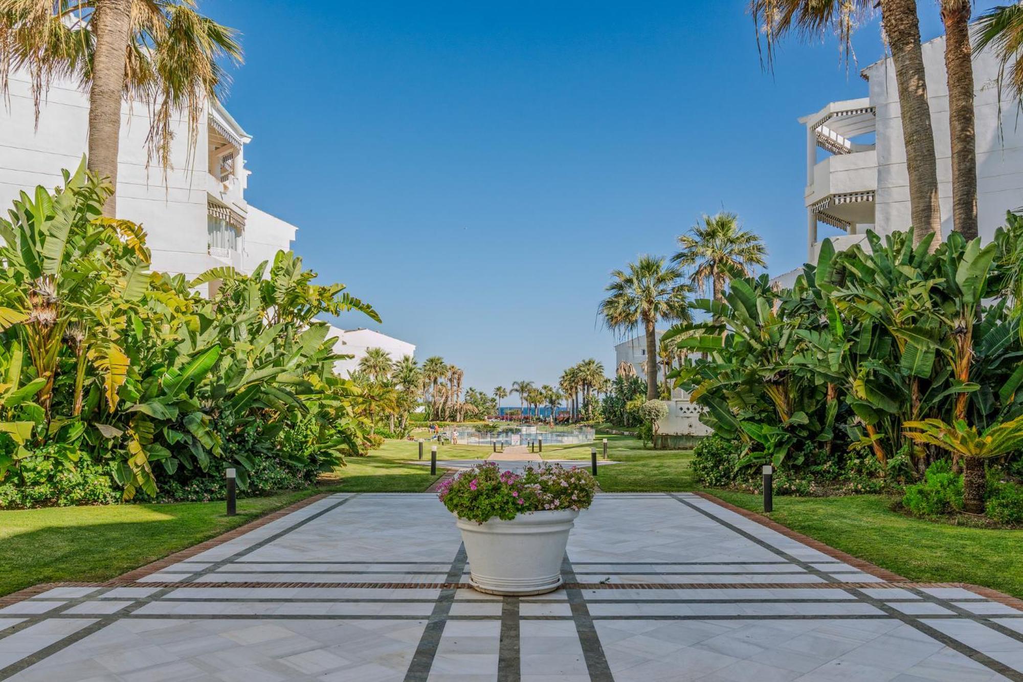 Appartamento New Renovated Front Line Playa Rocio Puerto Banus Marbella