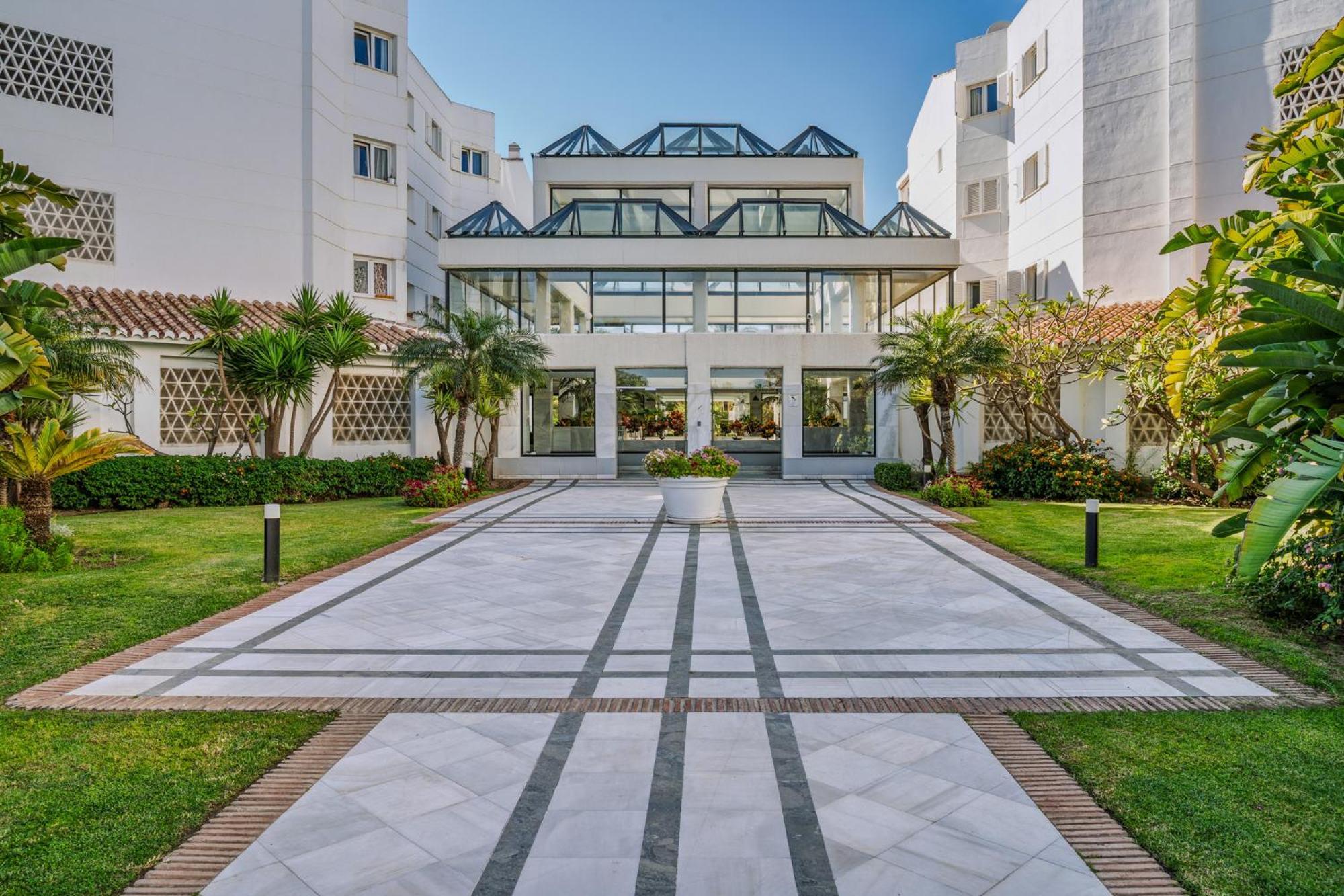 New Renovated Front Line Playa Rocio Puerto Banus *