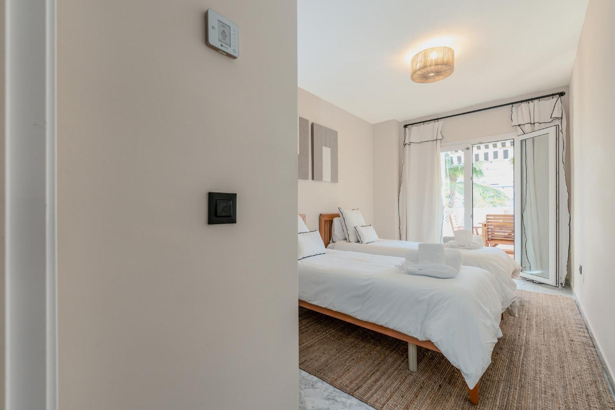 New Renovated Front Line Playa Rocio Puerto Banus Appartamento